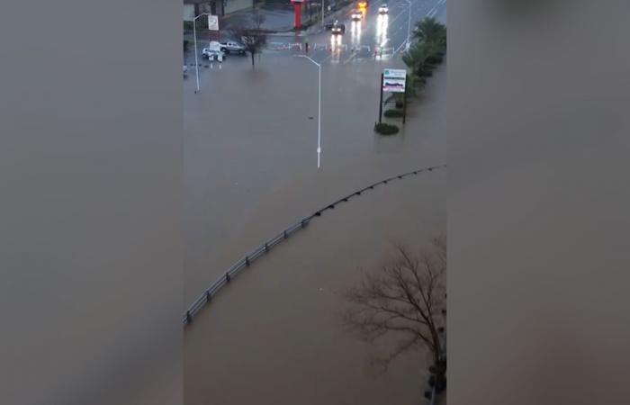 فيضانات مميتة تضرب شمال كاليفورنيا