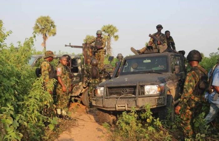 نيجيريا:
      مسلّحون
      يختطفون
      28
      شخصاً
      كانوا
      في
      طريقهم
      لحفل
      ديني