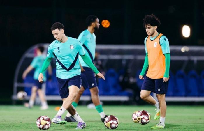 الأهلي يتطلع للحفاظ على الصدارة