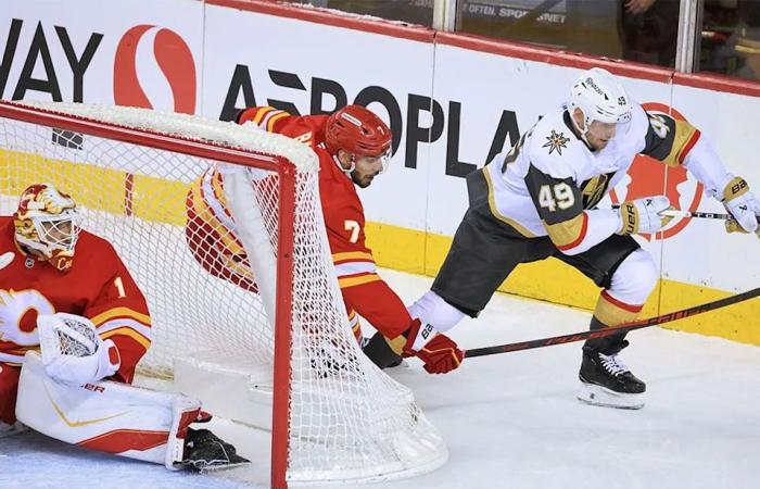 Matty’s
      shot,
      Huby’s
      vision
      and
      ...
      Frosty’s
      hips?
      A
      one-of-a-kind
      Flames
      holiday
      wishlist