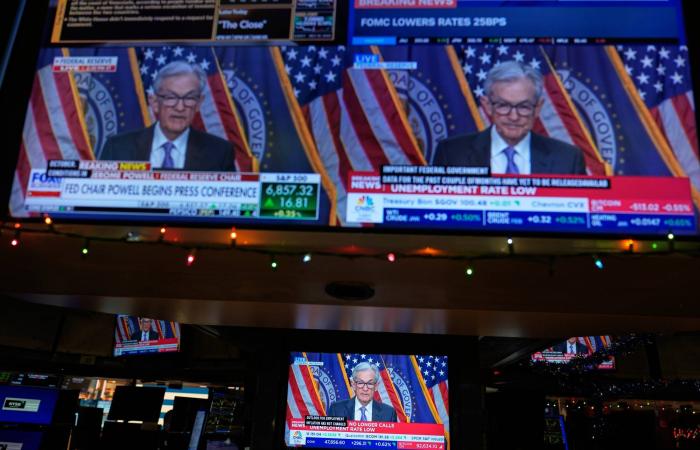 العراق
      يسعى
      لرفع
      حصته
      في
      «أوبك»
      300
      ألف
      برميل
      يومياً