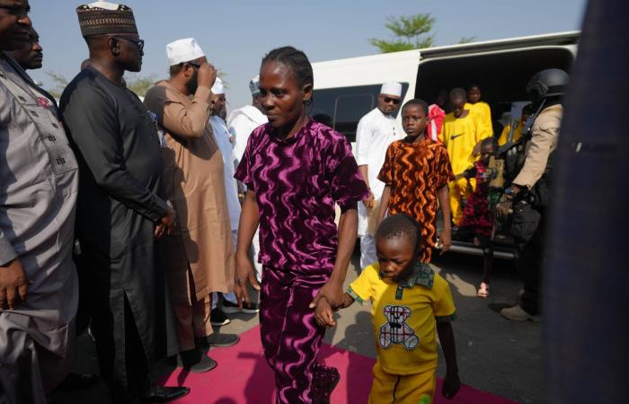 مجلس
      الأمن
      يمدد
      تفويض
      بعثة
      الاتحاد
      الأفريقي
      في
      الصومال
      حتى
      2026