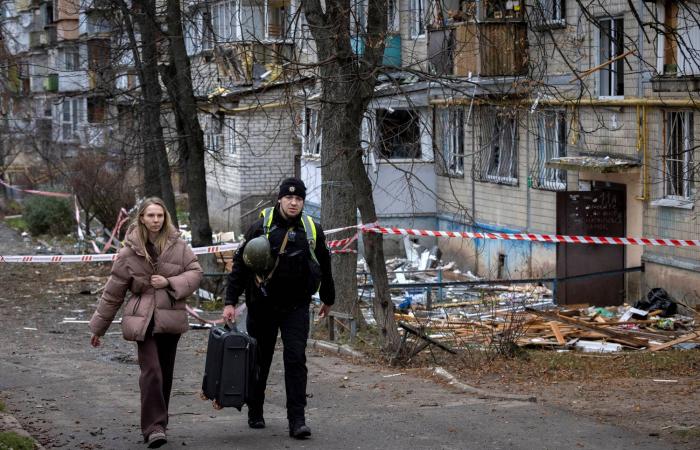 «اللوفر»
      يحصّن
      نافذة
      استُخدمت
      في
      سرقة
      مجوهرات