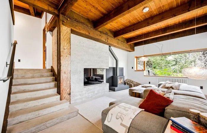 Property
      Watch:
      Ultimate
      concrete
      retreat
      on
      the
      market
      in
      Whistler