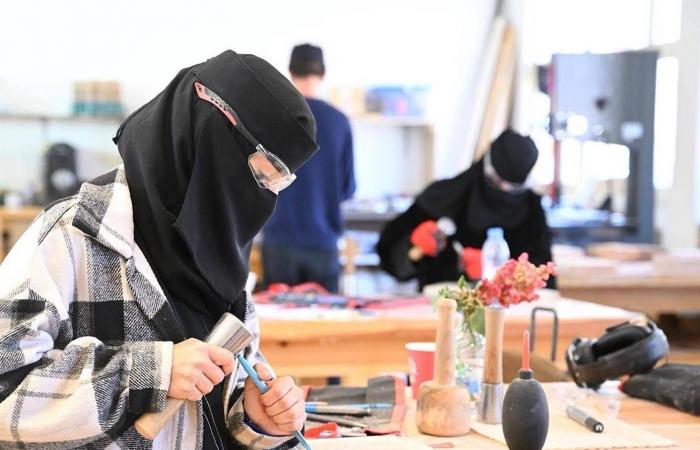 «الديرة»...
      من
      أول
      مدرسة
      للبنات
      إلى
      مركز
      للفنون
      والتصميم