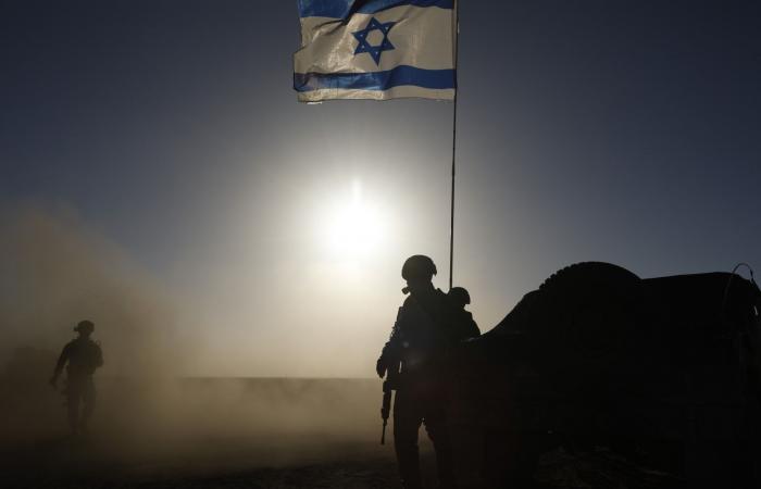 إسرائيل تهدد بـ"الرد" على "حماس" بعد انفجار في غزة يُصيب ضابطًا في الجيش