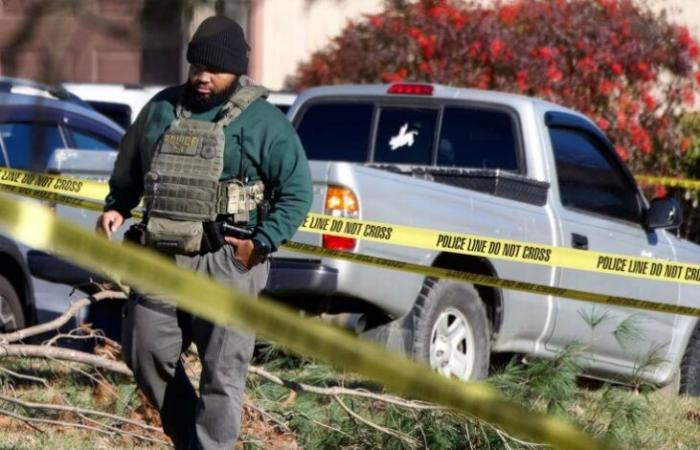 إصابة
      شخصين
      بعد
      إطلاق
      عملاء
      الهجرة
      الأمريكيين
      النار
      على
      سيارة
      متحركة
      عشية
      عيد
      الميلاد