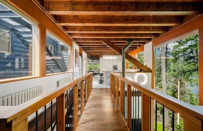 Property
      Watch:
      Ultimate
      concrete
      retreat
      on
      the
      market
      in
      Whistler