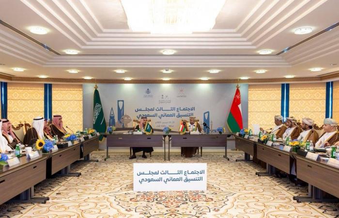 48
      ساعة
      من
      المباحثات
      المكثفة
      والتعاون
      السياسي
      والدفاعي
      بين
      السعودية
      وعمان