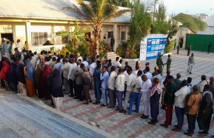  إقبال واسع على مراكز الاقتراع في الصومال مع انطلاق أول انتخابات محلية مباشرة منذ نصف قرن