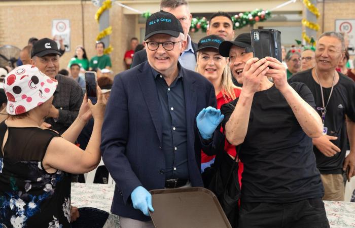 بـ«قائمة
      شرف
      خاصة»...
      أستراليا
      بصدد
      تكريم
      مَن
      واجهوا
      هجوم
      سيدني