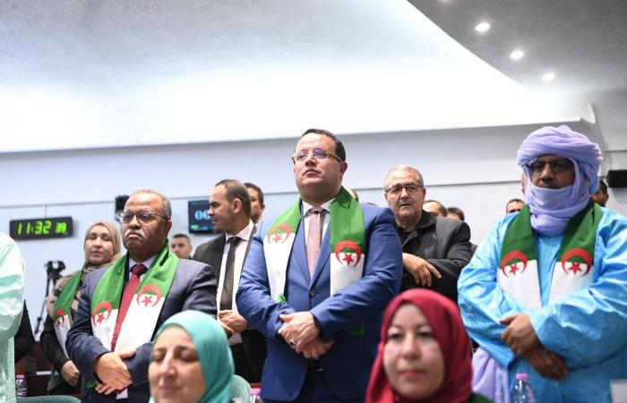 الجزائر:
      تساؤلات
      تلف
      «ملف
      الذاكرة»
      مع
      فرنسا
      بعد
      اعتماد
      قانون
      تجريم
      الاستعمار