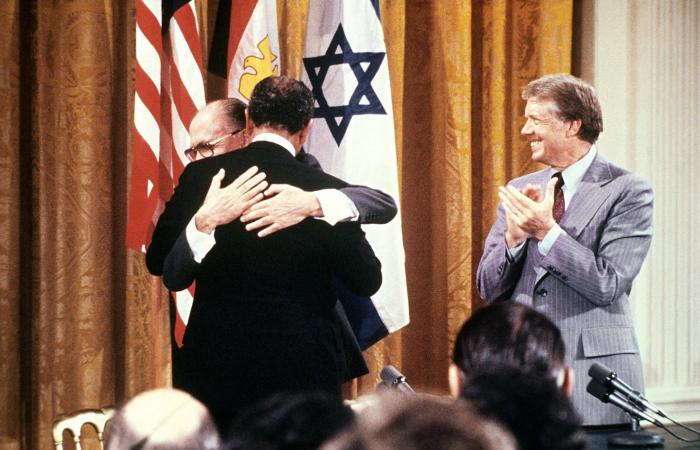 عام
      في
      السودان...
      حرب
      شرعيات
      ومصالح
      وخطوط
      نفوذ