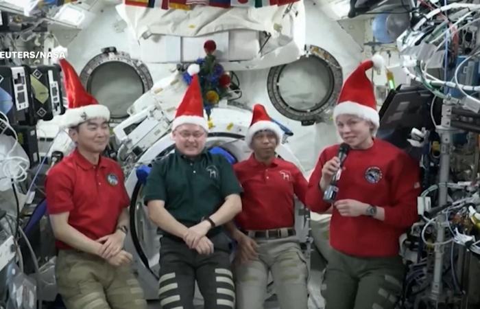 رواد فضاء يبعثون رسالة إلى الأرض بمناسبة عيد الميلاد.. شاهد ما جاء فيها
