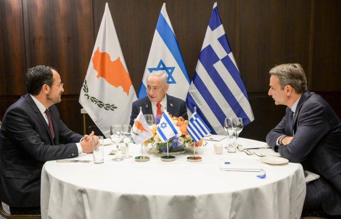 تصعيد
      في
      الخطاب
      الإسرائيلي
      -
      التركي...
      هل
      المراد
      صفقة
      متبادلة؟