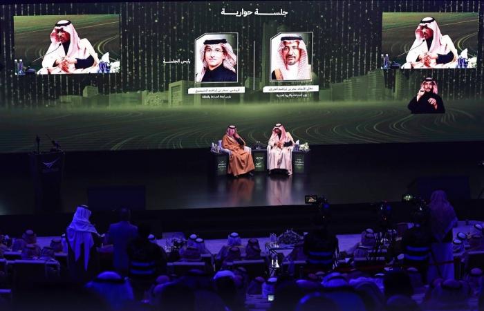 وزير
      الصناعة
      السعودي:
      ولي
      العهد
      سرّع
      إلغاء
      المقابل
      المالي
      لتعزيز
      تنافسية
      القطاع
      عالمياً