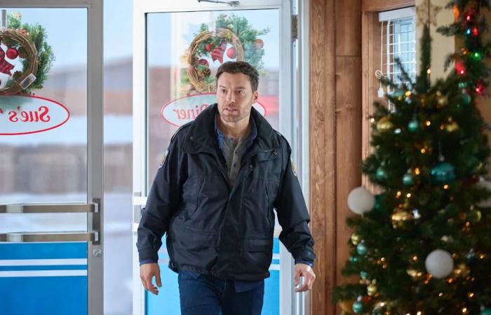 'Mistletoe
      Murders':
      Sarah
      Drew,
      Peter
      Mooney
      talk
      trust,
      tension
      and
      romance
      in
      'deeper
      and
      spicier'
      Season
      2