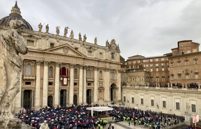 بابا
      الفاتيكان
      يتحدث
      عن
      معاناة
      مواطني
      غزة
      في
      أول
      قداس
      عيد
      ميلاد
      له