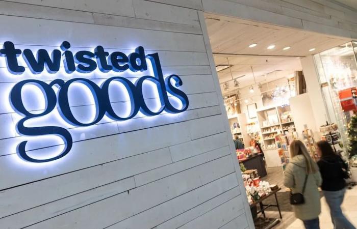 Calgarians
      flock
      to
      malls
      for
      Boxing
      Day
      deals
      –
      and
      a
      break
      from
      the
      cold