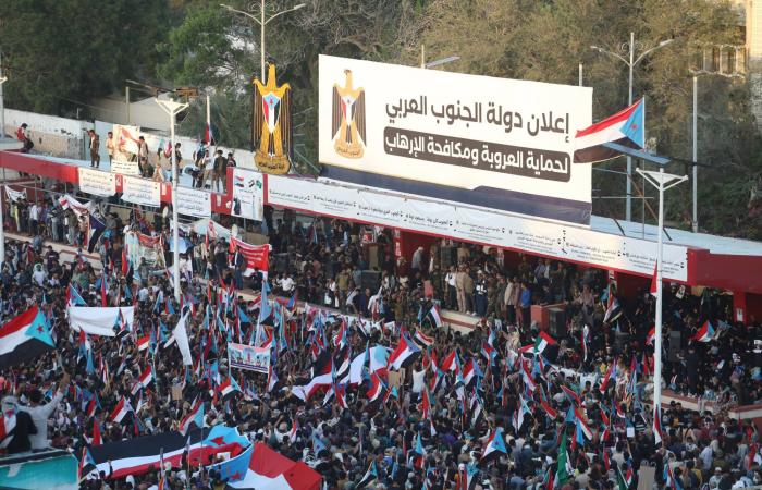 إجماع
      يمني
      واسع
      خلف
      الموقف
      السعودي
      لاحتواء
      التصعيد
      في
      الشرق