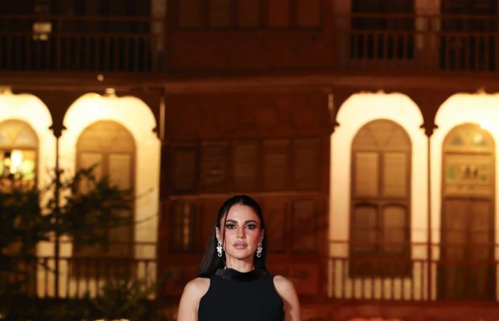 7 نجمات اخترن المخمل على السجّادة الحمراء في 2025