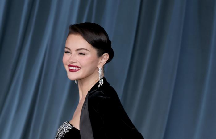 7 نجمات اخترن المخمل على السجّادة الحمراء في 2025