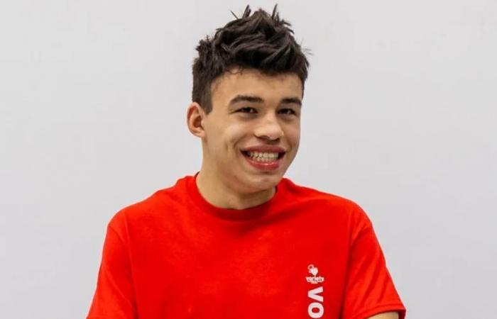 ‘I
      DON’T
      WANT
      TO
      LOSE
      HER’:
      Variety
      Village
      teen
      stands
      by
      his
      mom