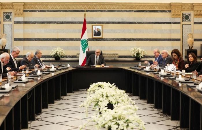 الحكومة اللبنانية تقر مشروع قانون لاستعادة الودائع