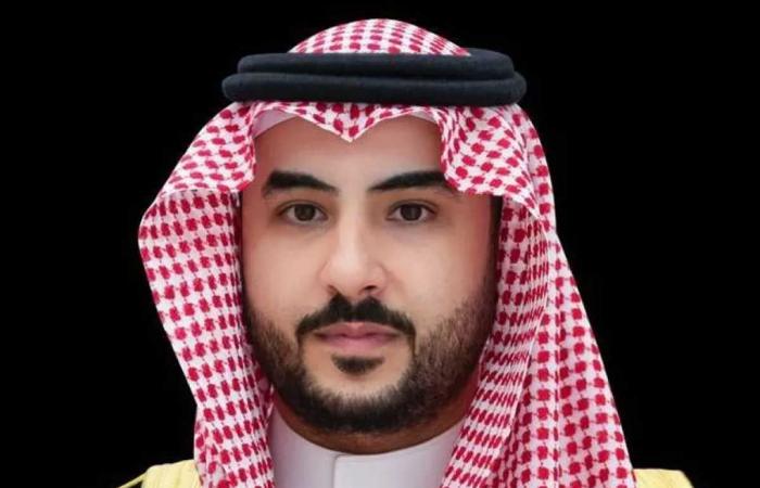 وزير الدفاع السعودي: حان الوقت لإخراج قوات المجلس الانتقالي من معسكرات حضرموت والمهرة