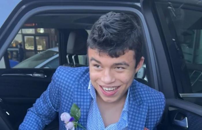 ‘I
      DON’T
      WANT
      TO
      LOSE
      HER’:
      Variety
      Village
      teen
      stands
      by
      his
      mom