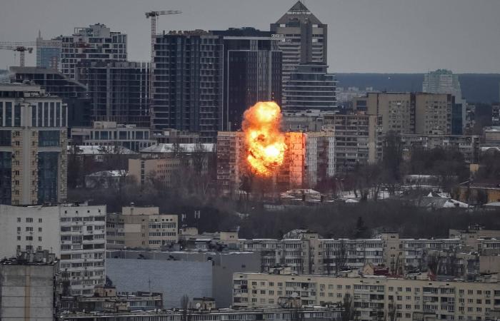 نقل
      منفذ
      حادث
      الطعن
      في
      «مترو
      باريس»
      إلى
      مستشفى
      للامراض
      النفسية