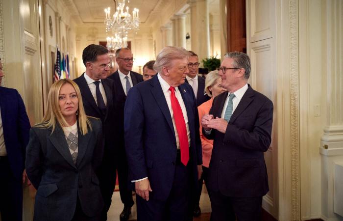 الأمن
      الأوكراني
      يمنع
      «مكافحة
      الفساد»
      من
      مداهمة
      مكاتب
      في
      البرلمان