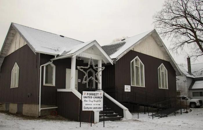 Empty
      pews:
      Rural
      Manitoba
      churches
      struggle
      to
      find
      ministers