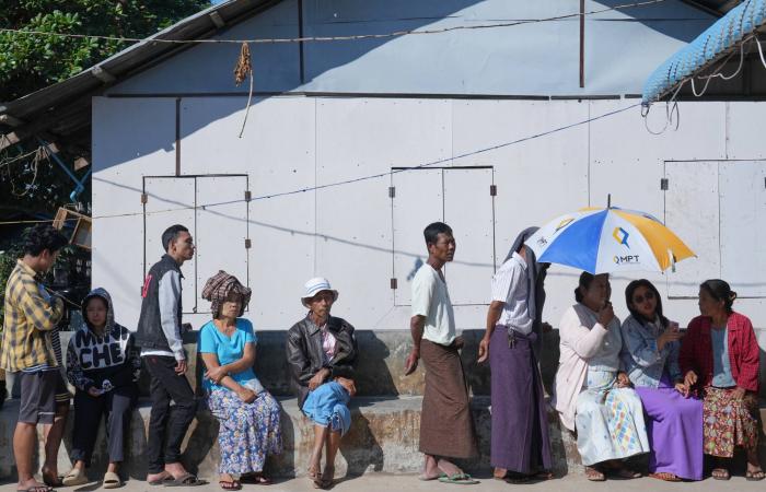 ميانمار:
      إقبال
      خجول
      على
      أول
      انتخابات
      تشريعية
      بعد
      5
      سنوات
      من
      الحرب
      الأهلية