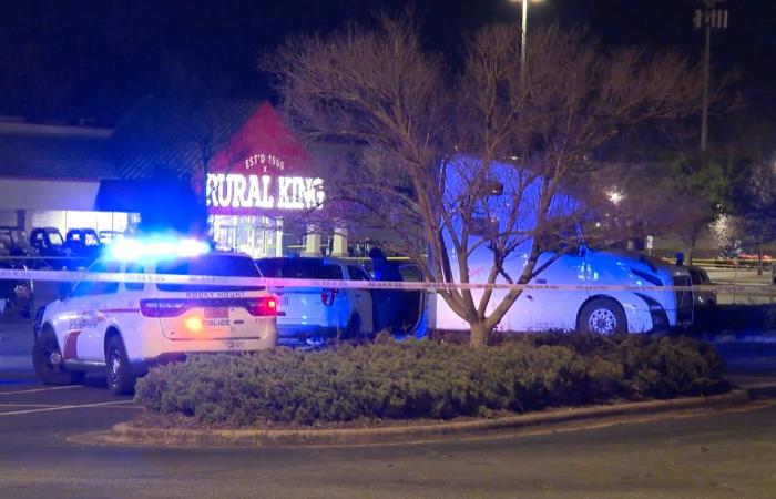 أخفوا الزبائن بغرف القياس.. إليك ما حدث بمركز تسوق بعد تحول شجار إلى إطلاق نار