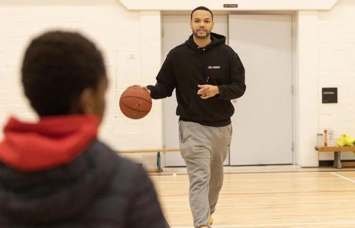 Hundreds
      of
      Surrey
      teens
      benefit
      from
      basketball
      camps
      run
      by
      former
      Team
      Canada
      player