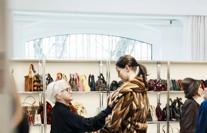 «نجد»
      تروي
      حكاية
      المجوهرات
      السعودية
      للعالم