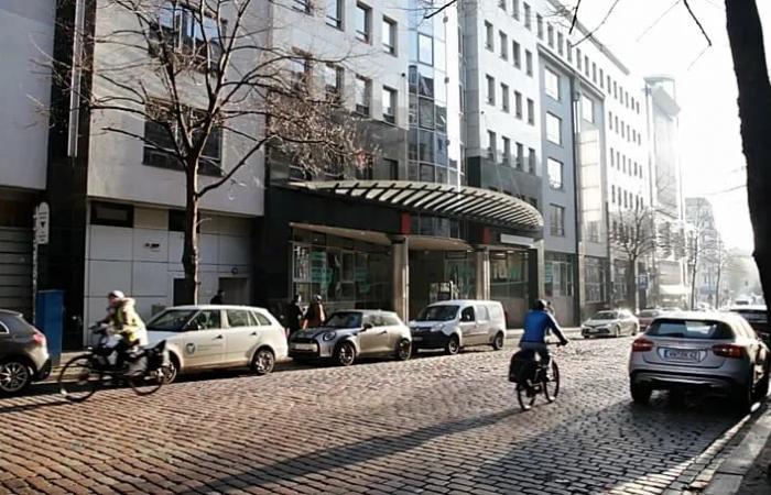 Broken
      promises:
      Indian
      students
      at
      a
      Berlin
      university
      face
      deportation
      instead
      of
      graduation