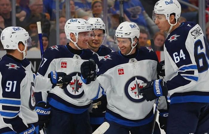 Matheson:
      Trade
      rumours
      swirling
      between
      Edmonton
      Oilers
      and
      struggling
      Mangiapane