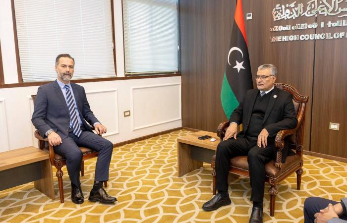 «شلل
      ليلي»
      مستمر
      في
      طرابلس
      على
      وقع
      الاحتجاجات...
      و«الوحدة»
      تغض
      الطرف