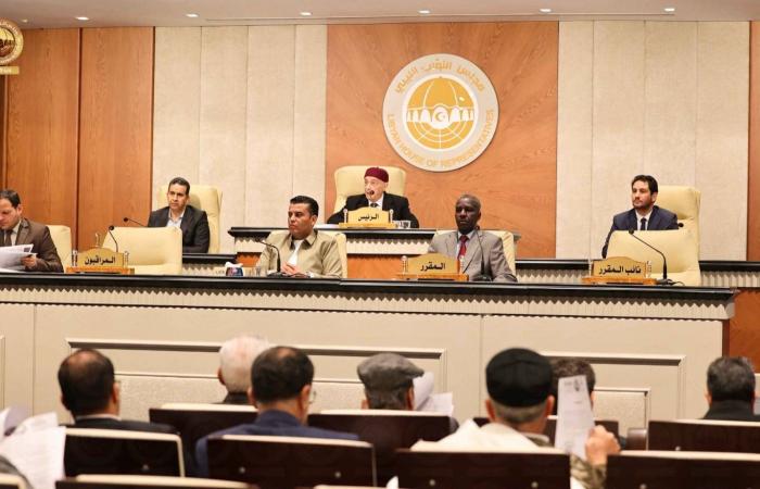 «شلل
      ليلي»
      مستمر
      في
      طرابلس
      على
      وقع
      الاحتجاجات...
      و«الوحدة»
      تغض
      الطرف