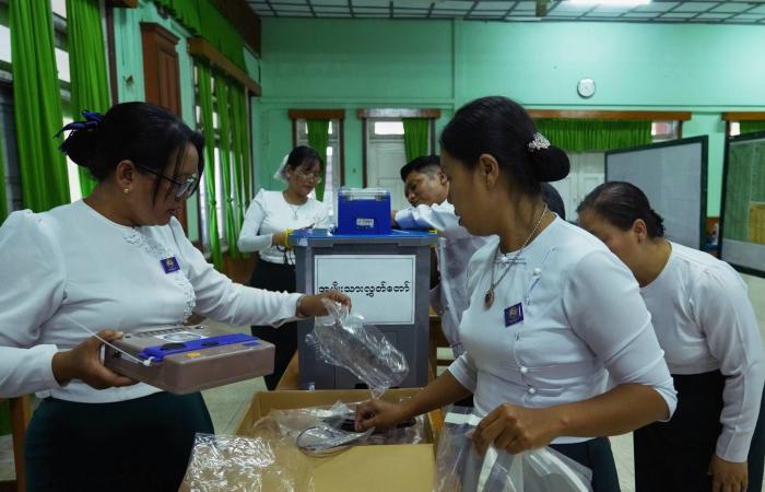 الحزب
      الموالي
      للجيش
      يعلن
      فوزه
      في
      الجولة
      الأولى
      من
      انتخابات
      ميانمار
      التشريعية