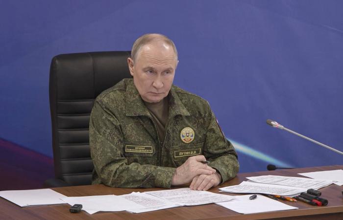 هل
      يفرض
      ترمب
      صفقة
      سلام
      سريعة
      لإنهاء
      الحرب
      الروسية
      -
      الأوكرانية؟