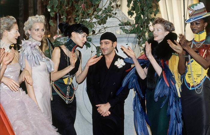 «التلي
      الأسيوطي»
      من
      صعيد
      مصر
      إلى
      «السجادة
      الحمراء»