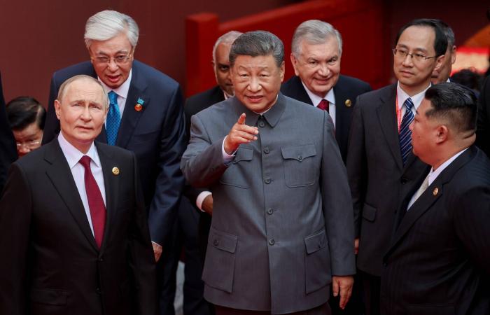 ترمب...
      صديق
      روسيا
      «اللدود»
      وصانع
      «عسلها
      المر»