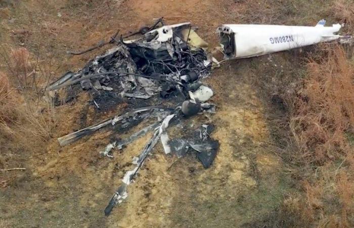 مروحية
      تفقد
      السيطرة
      بعد
      حادث
      تحطم
      جوي
      مرعب
      في
      سماء
      أمريكا
      (فيديو) 