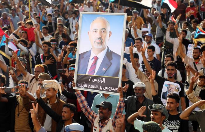 «التحالف»
      يطلب
      إخلاء
      ميناء
      المكلا
      اليمني
      استعداد
      لتنفيذ
      عملية
      عسكرية