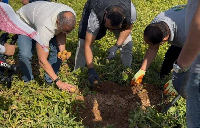 تنفيذ
      «المجموعة
      الثالثة»
      من
      تطوير
      طرق
      الرياض
      بقيمة
      2.13
      مليار
      دولار