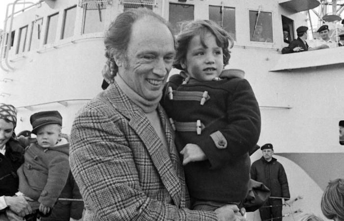 Justin
      Trudeau's
      life
      after
      politics:
      Shopping
      at
      Canadian
      Tire,
      dating
      Katy
      Perry...
      and
      those
      sneakers