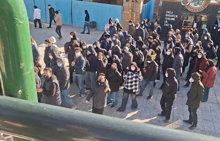 احتجاجات
      إيران
      من
      البازار
      إلى
      الجامعات